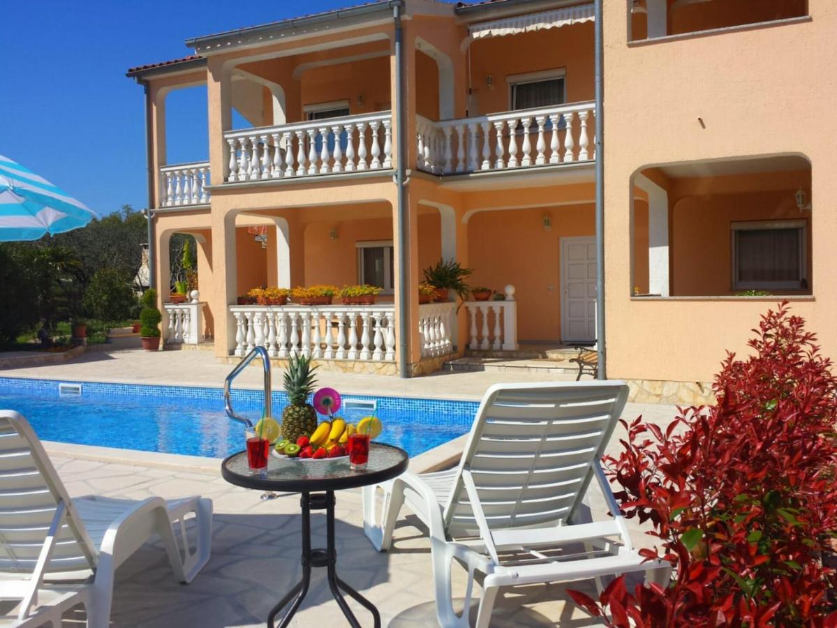 Haus Delphin Lägenhet Poreč Exteriör bild