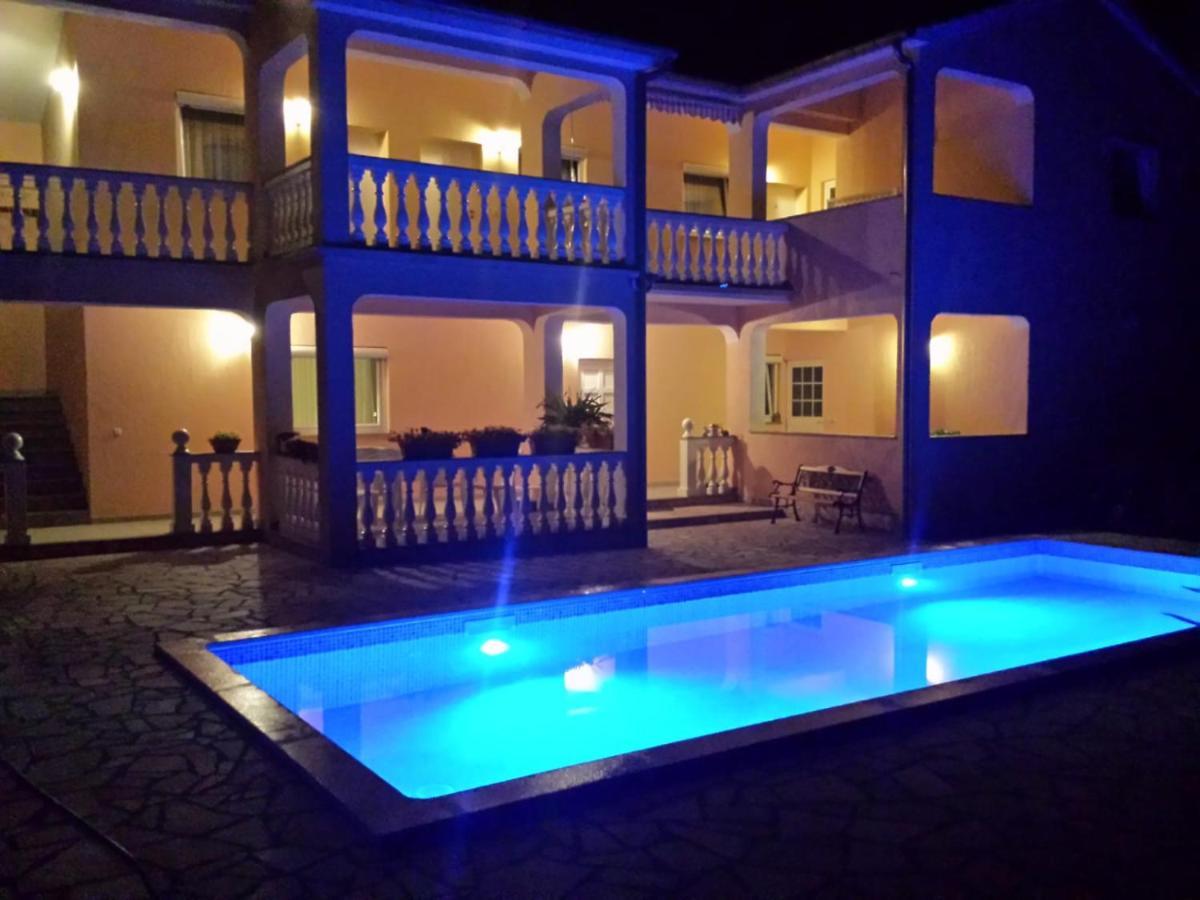 Haus Delphin Lägenhet Poreč Exteriör bild