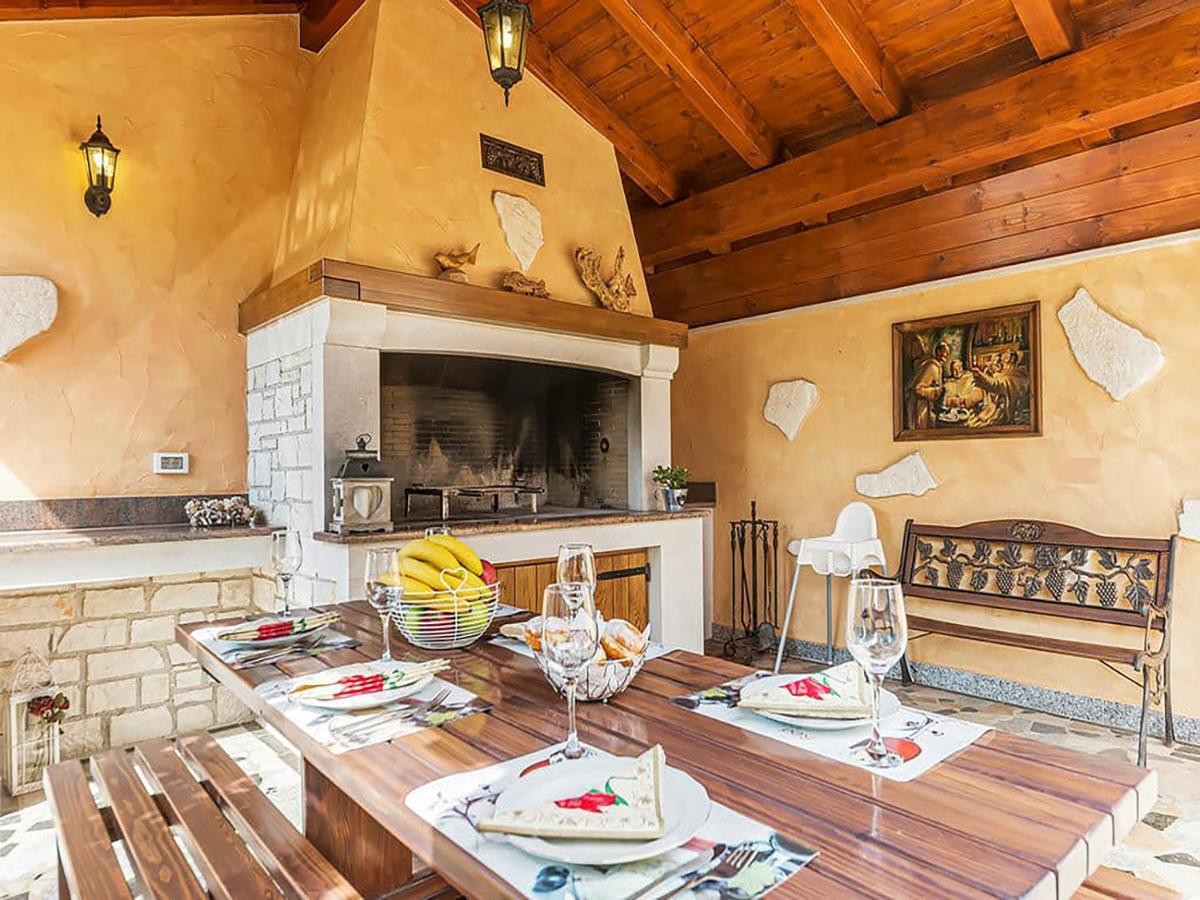Haus Delphin Lägenhet Poreč Exteriör bild
