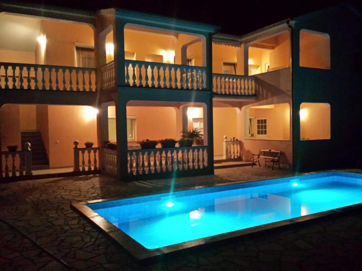 Haus Delphin Lägenhet Poreč Exteriör bild