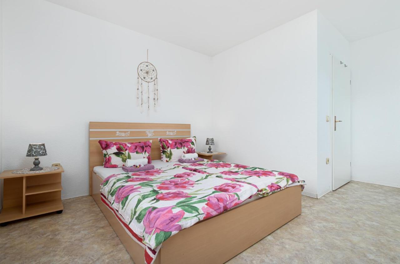 Haus Delphin Lägenhet Poreč Exteriör bild