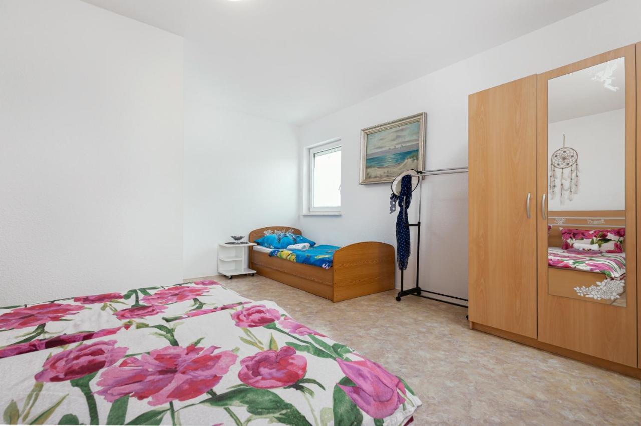 Haus Delphin Lägenhet Poreč Exteriör bild