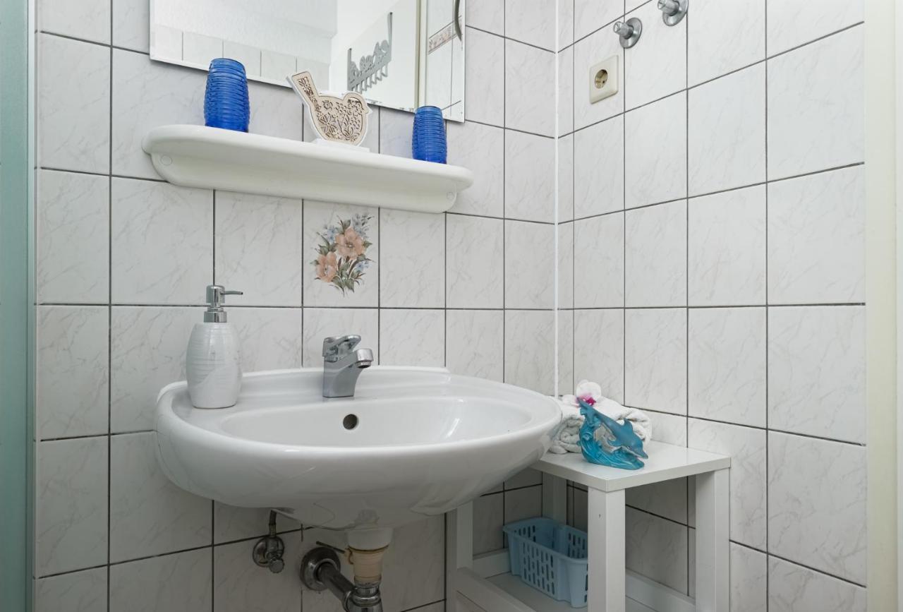 Haus Delphin Lägenhet Poreč Exteriör bild