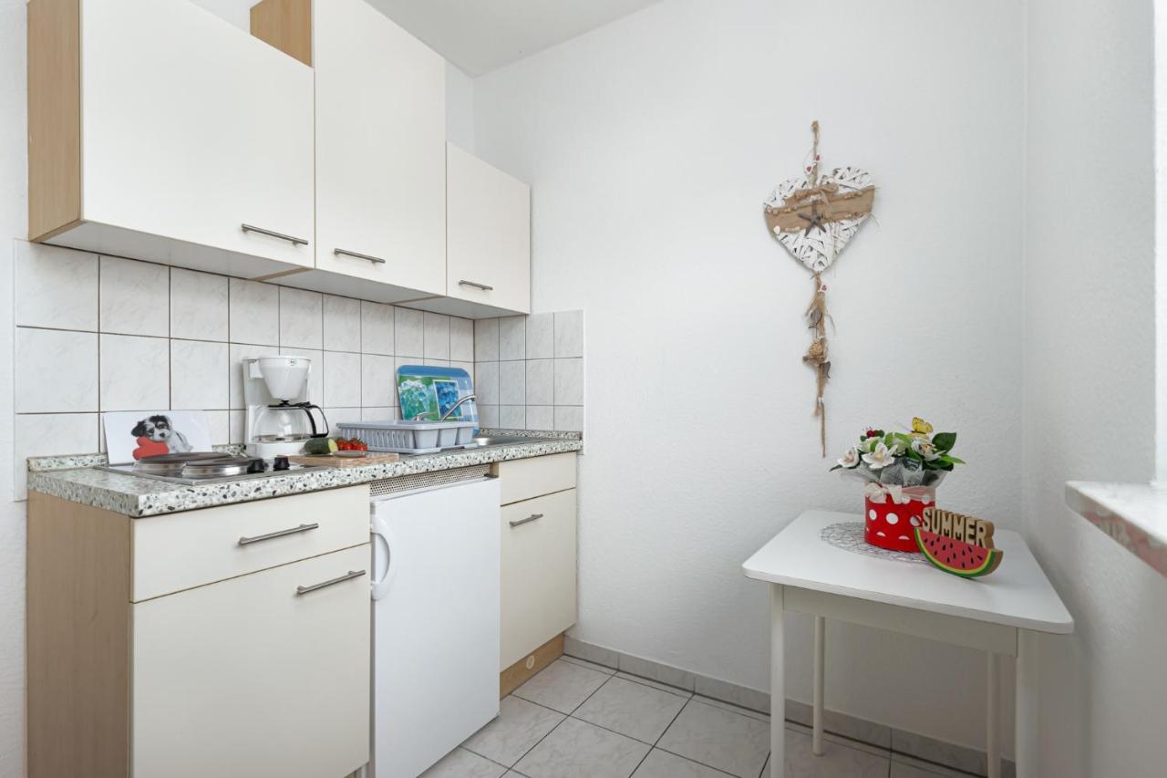 Haus Delphin Lägenhet Poreč Exteriör bild