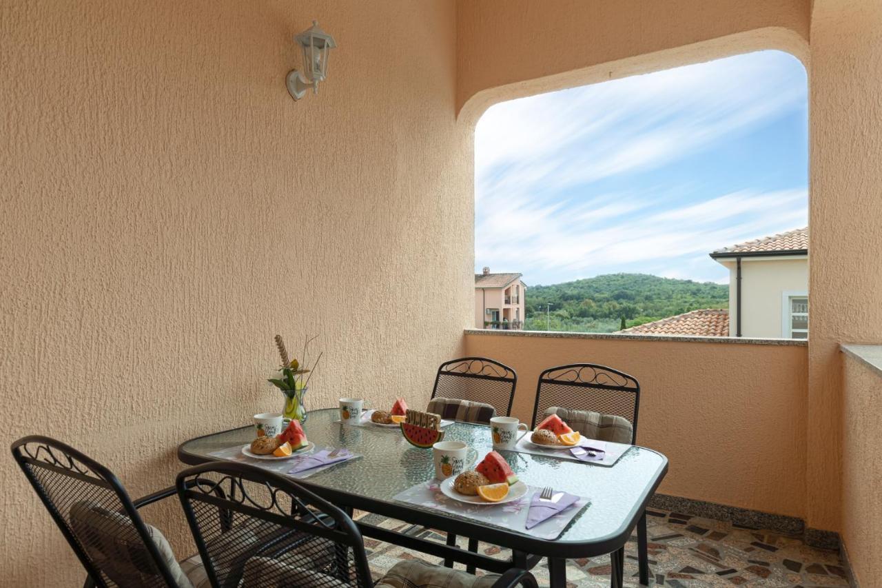 Haus Delphin Lägenhet Poreč Exteriör bild
