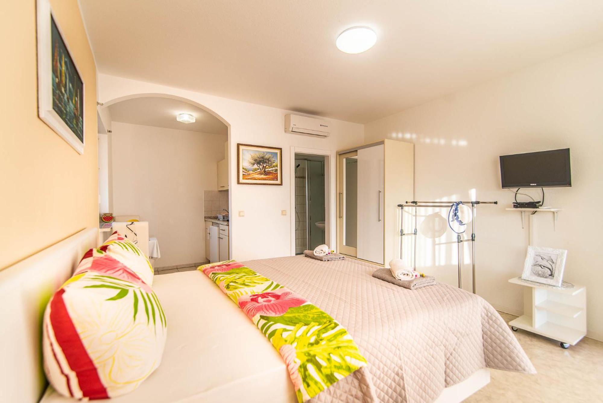 Haus Delphin Lägenhet Poreč Exteriör bild