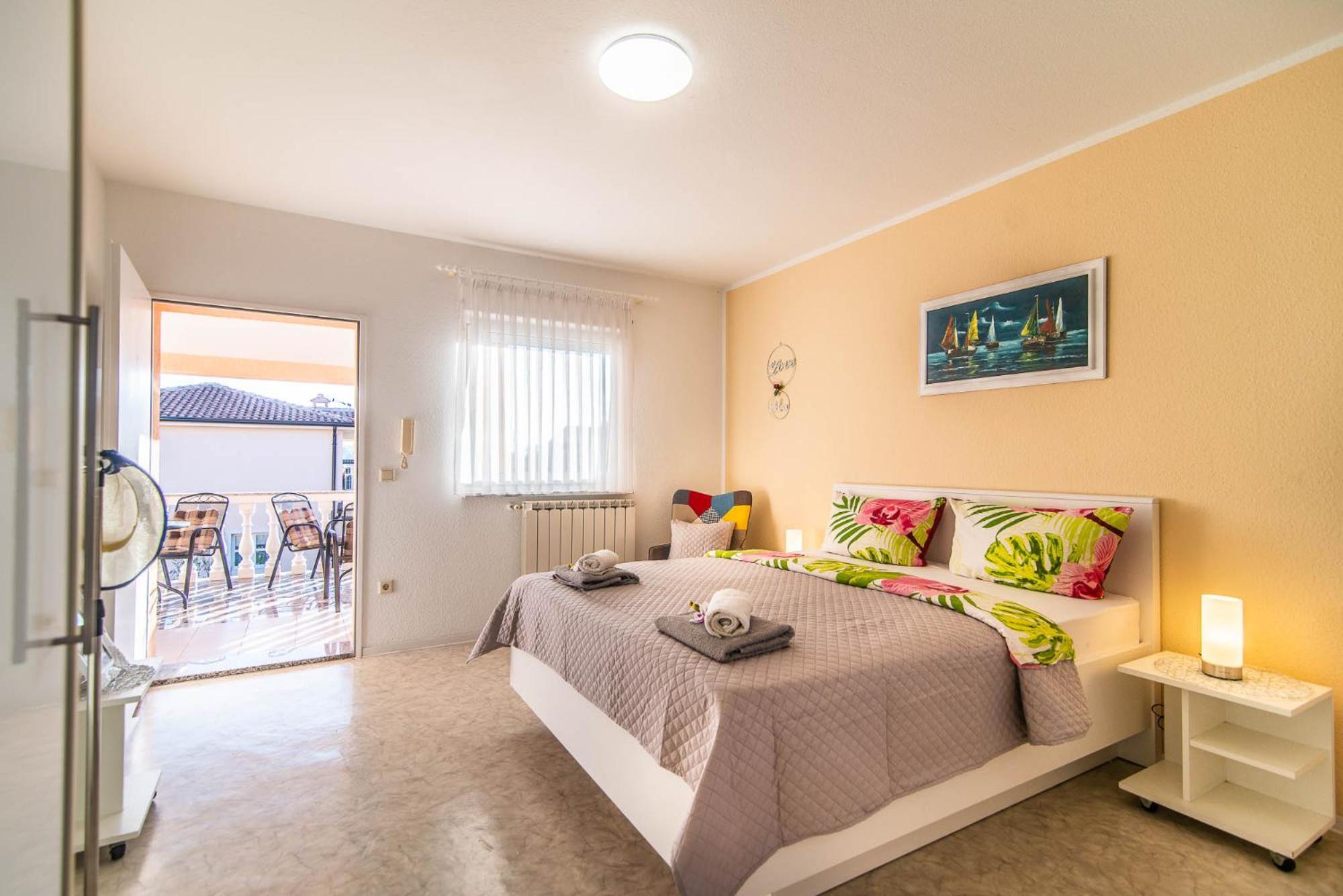 Haus Delphin Lägenhet Poreč Exteriör bild