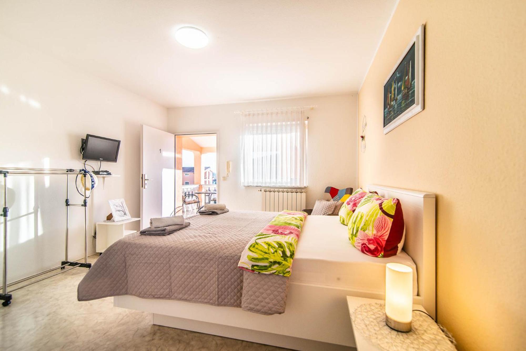 Haus Delphin Lägenhet Poreč Exteriör bild
